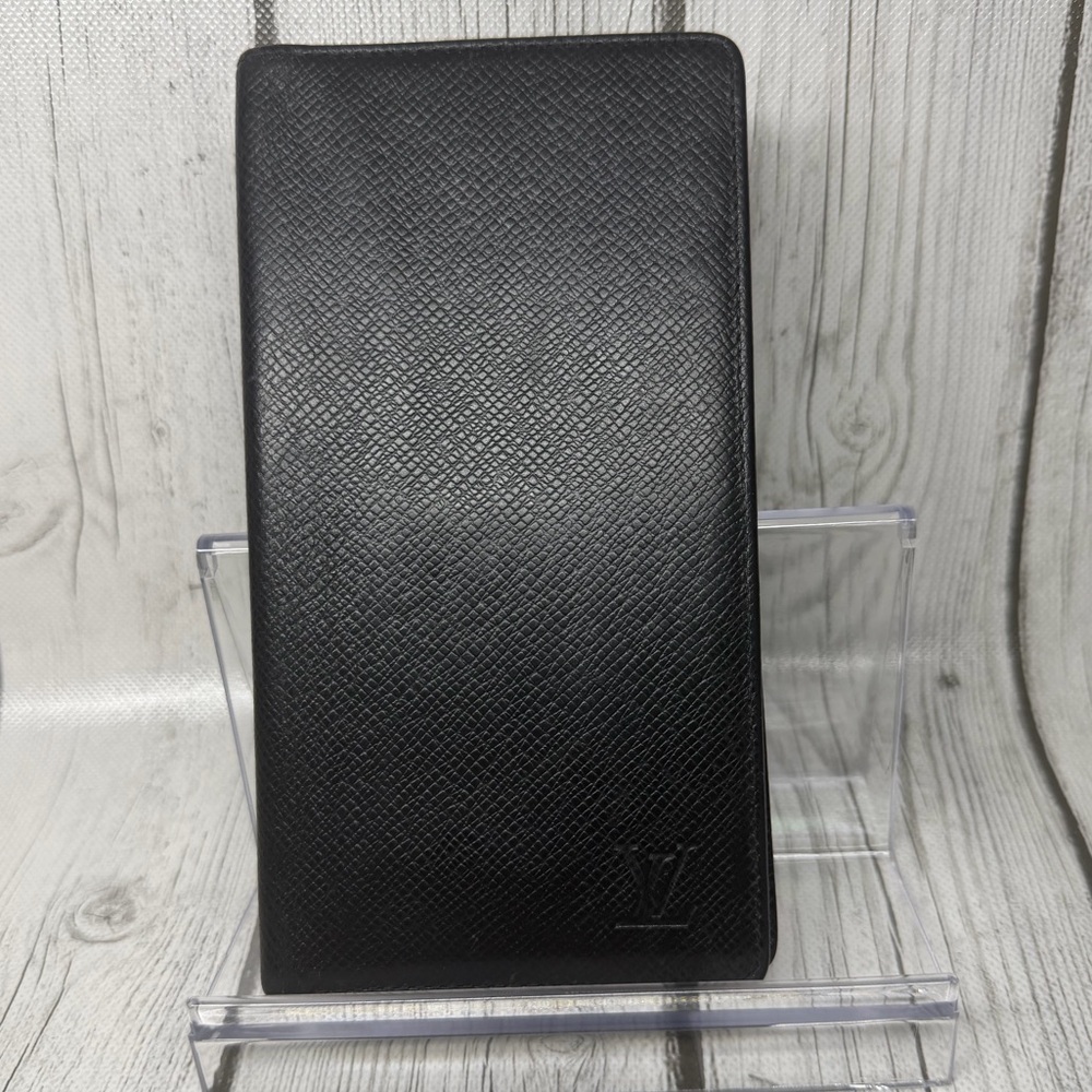 PRE LOVED Louis Vuitton Taiga Portefeuille Yulong Long Wallet